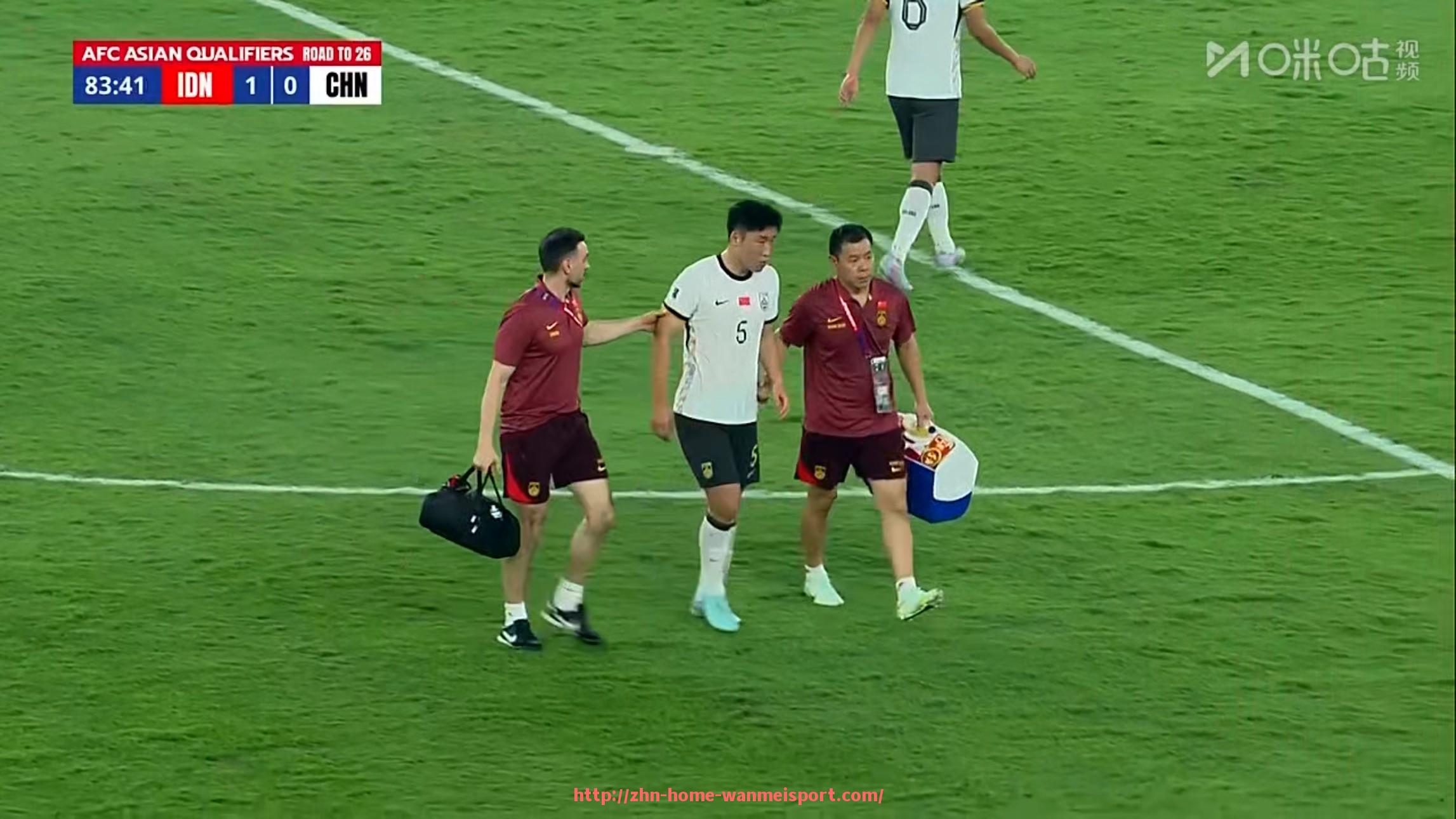 完美体育官方网站-英超球衣上的臂章数量及其代表意义解析